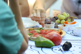 „Голямата маса - донеси храна, опознай съседа“ - инициатива