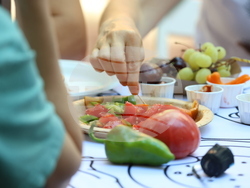 „Голямата маса - донеси храна, опознай съседа“ - инициатива