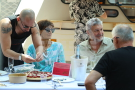 „Голямата маса - донеси храна, опознай съседа“ - инициатива