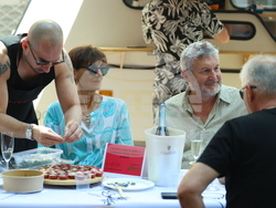 „Голямата маса - донеси храна, опознай съседа“ - инициатива