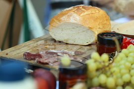 „Голямата маса - донеси храна, опознай съседа“ - инициатива