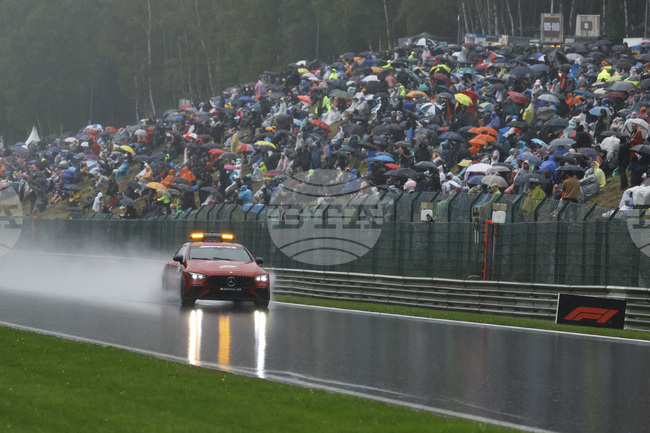 Състезанието за Гран При на Белгия във Формула 3 беше прекратено във втората обиколка заради проливен дъжд над пистата "Спа"