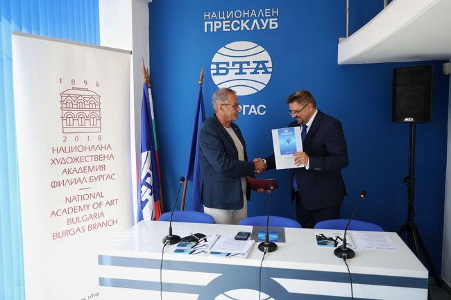 БТА и Националната художествена академия подписаха договор за изработка на оригинален шриф за агенцията