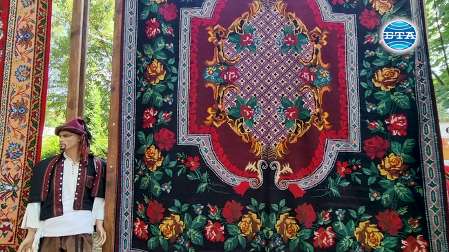 За осма година Котел е домакин на Фестивала на етносите, багрите и котленския килим