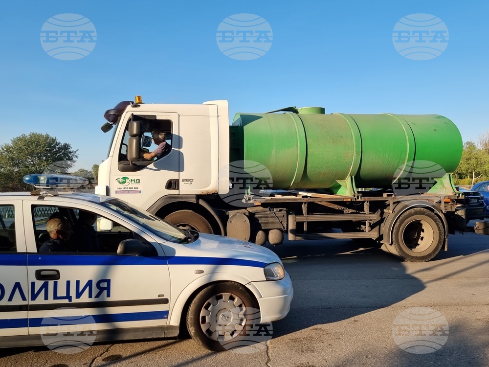 Пожар гори в района на Гребната база в Пловдив