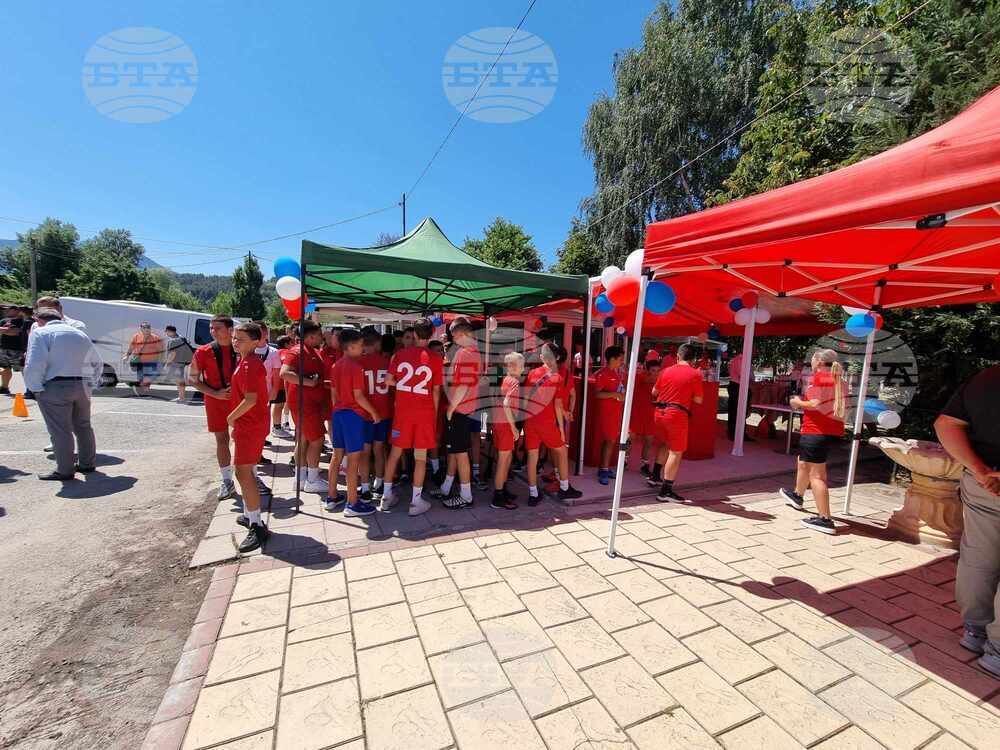 Дупница - патриарх Даниил - храм - Света литургия - стадион - освещаване