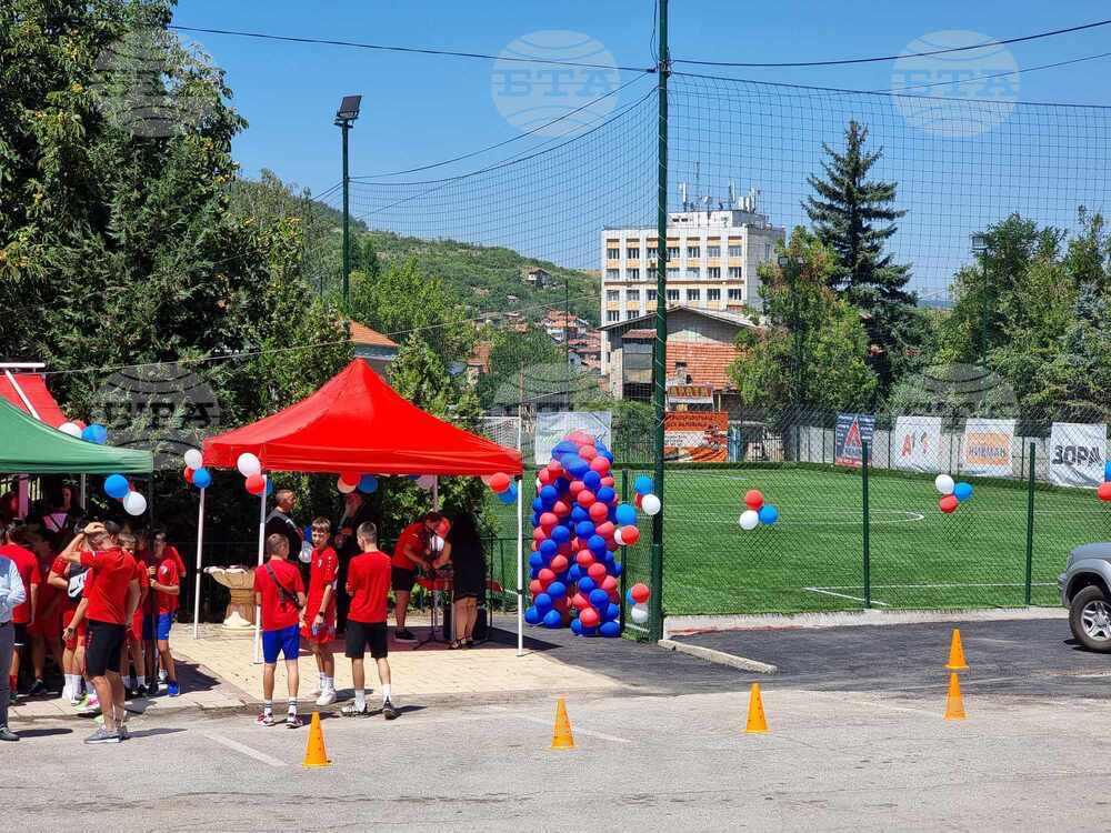 Дупница - патриарх Даниил - храм - Света литургия - стадион - освещаване