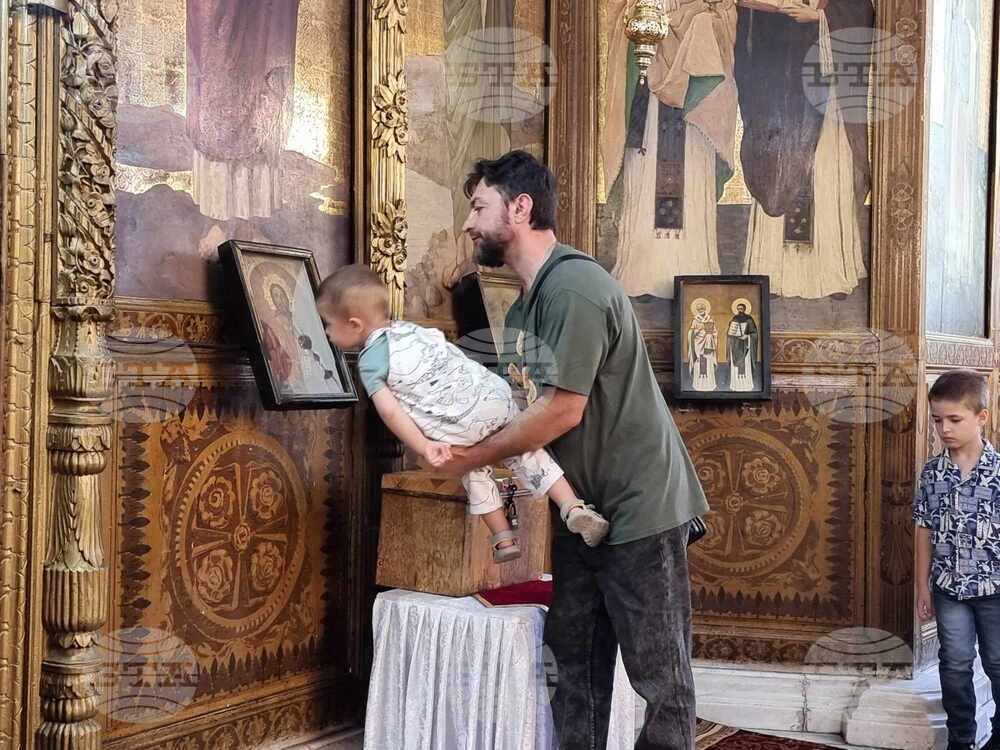 Дупница - патриарх Даниил - храм - Света литургия - стадион - освещаване