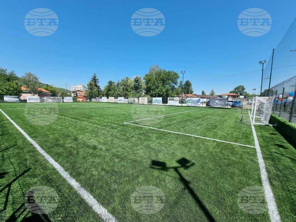 Дупница - патриарх Даниил - храм - Света литургия - стадион - освещаване