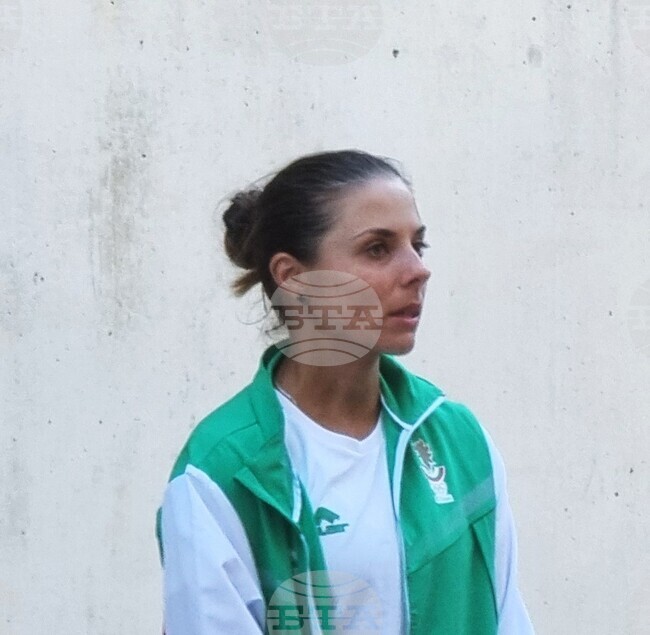 Виктория Томова пропусна шест мачбола и отпадна от турнира по тенис в Ийстбърн