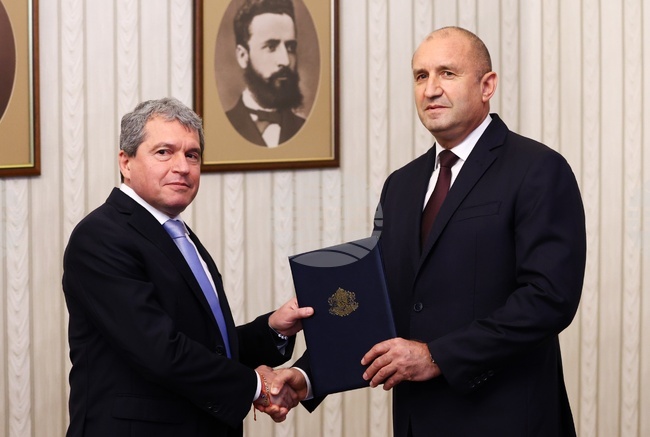 Румен Радев - "Има Такъв Народ" - мандат