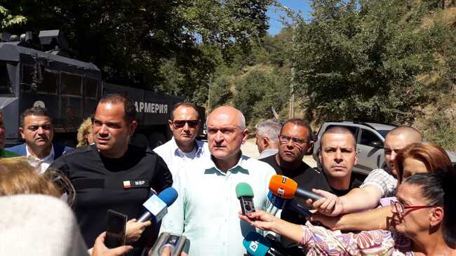 МС: Два френски самолета се включват в гасенето на пожара на българо-гръцката граница