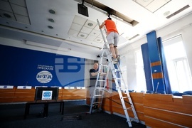 Национален пресклуб на БТА - София - запалено осветително тяло