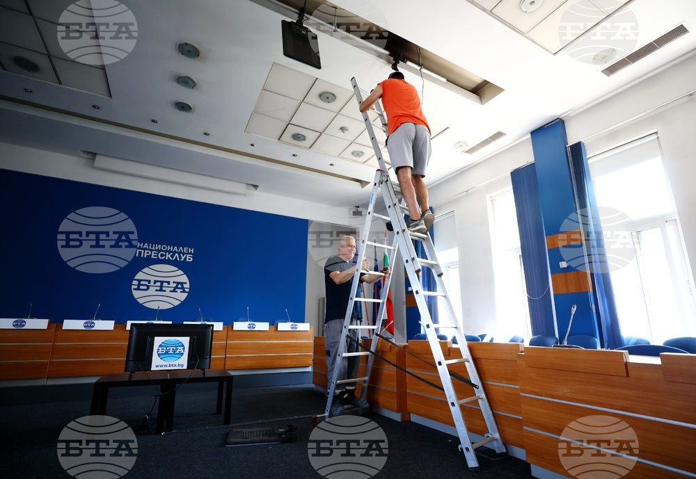 Национален пресклуб на БТА - София - запалено осветително тяло