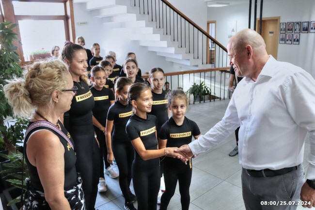 Кметът на Банско поздрави танцов клуб Freedom Dance Studio от Русе за настроението, което създават с изкуството си