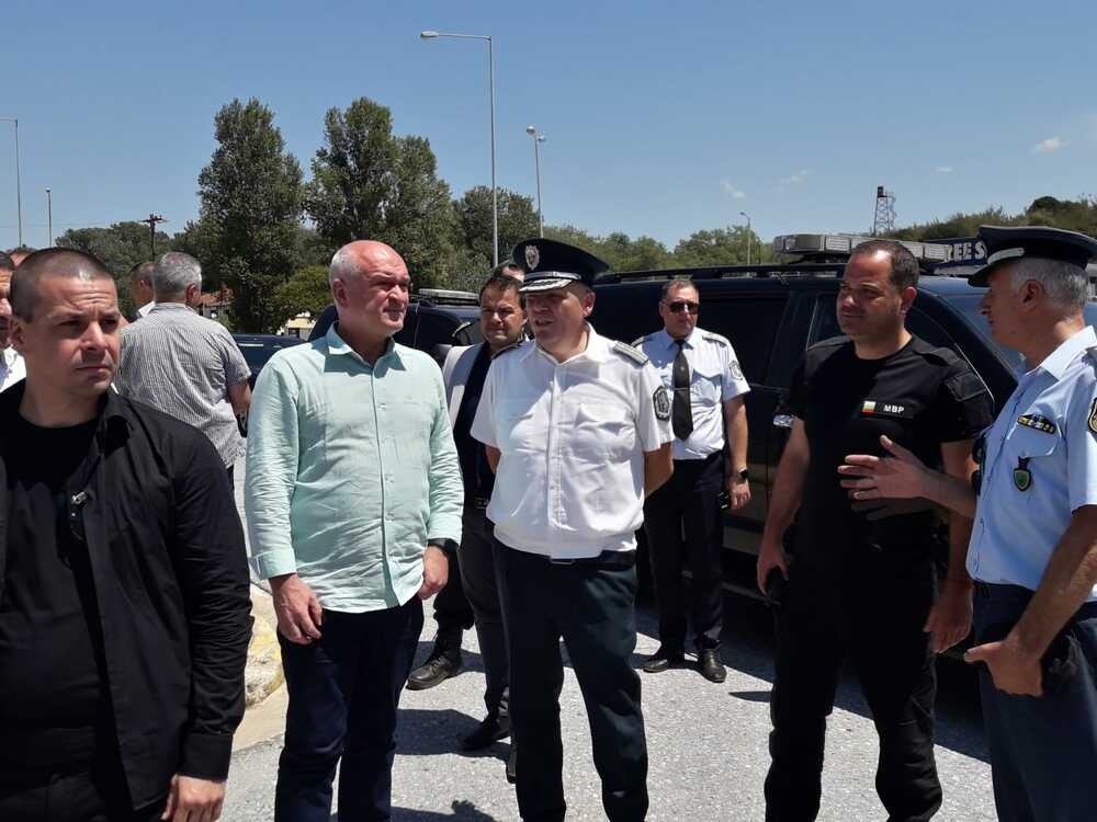 Премиерът Димитър Главчев провери защо има тапи на ГКПП Кулата-Промахон