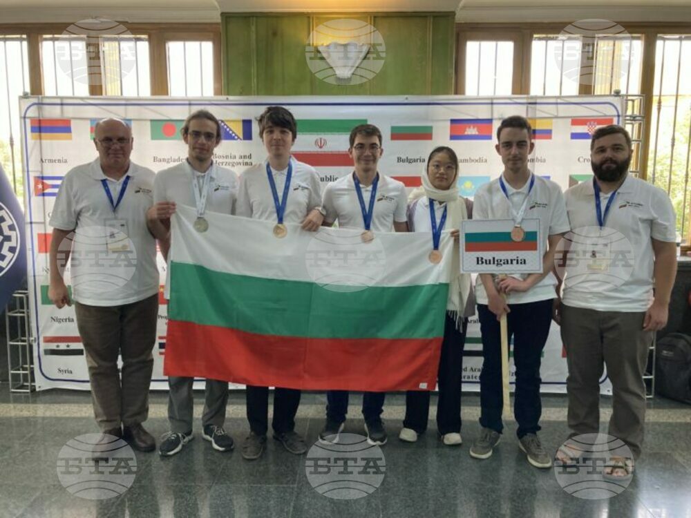 Bulgarian Students Win 9 Medals at International, European Physics Olympiads