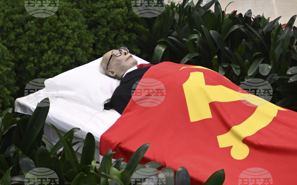 Сирени прозвучаха в цял Китай в знак на почит към Цзян Цзъмин