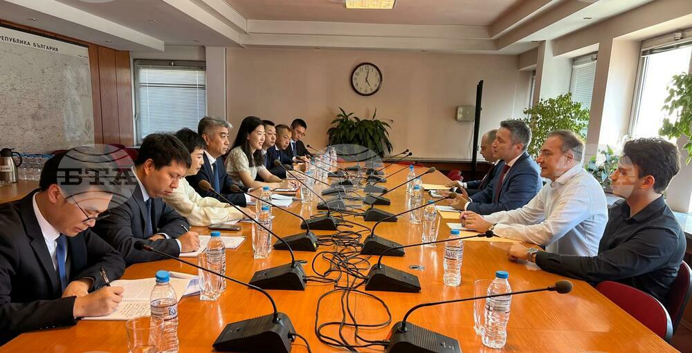 Китайска делегация посети София по покана на ръководството на БСП