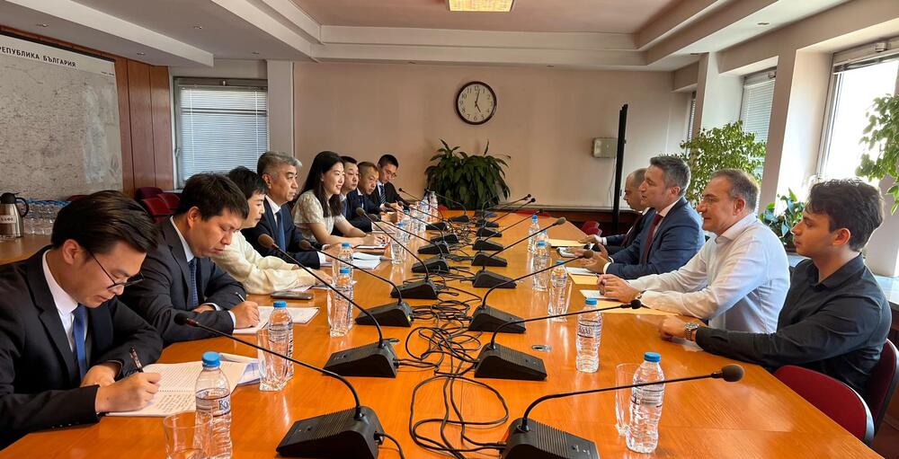 Китайска делегация посети София по покана на ръководството на БСП