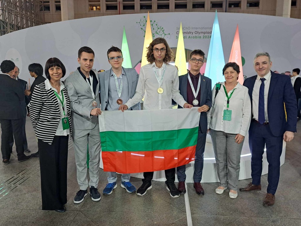 МОН: Български ученик е на второ място в света на олимпиадата по химия