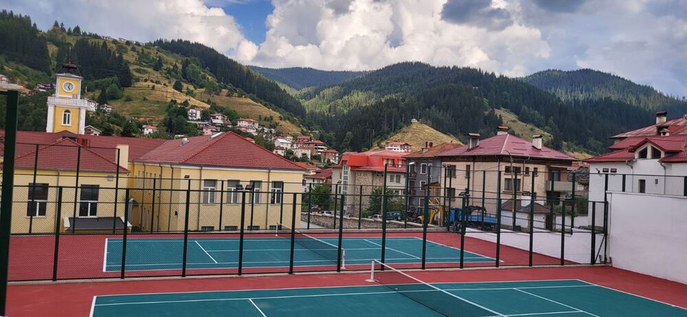 Община Чепеларе предоставя безвъзмездно ползването на обновения съвременен спортен комплекс от 1 август до края на месец септември за своите жители и гости