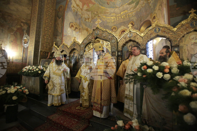 Храм - подворие "Св. Николай Мирликийски" - литургия