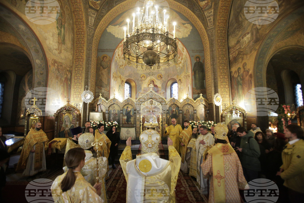 Protesters Chant "Stop Putin!" as Russian Church in Sofia Celebrates Anniversary