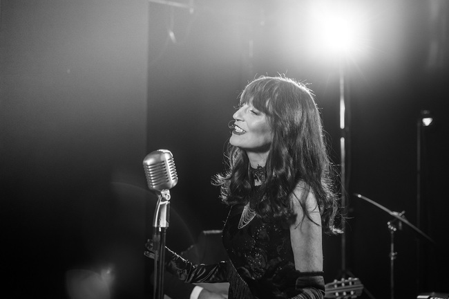 Община Шумен: Джаз певицата Надя Тончева гостува на шуменска сцена