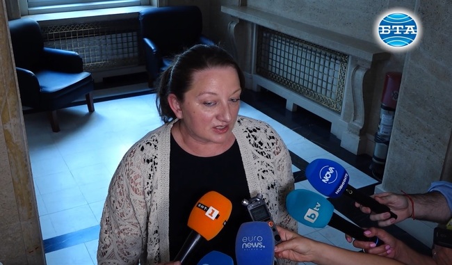 ГЕРБ-СДС няма да подкрепи друг мандат за правителство, срещите са добра основа за следващия парламент, коментира Деница Сачева 