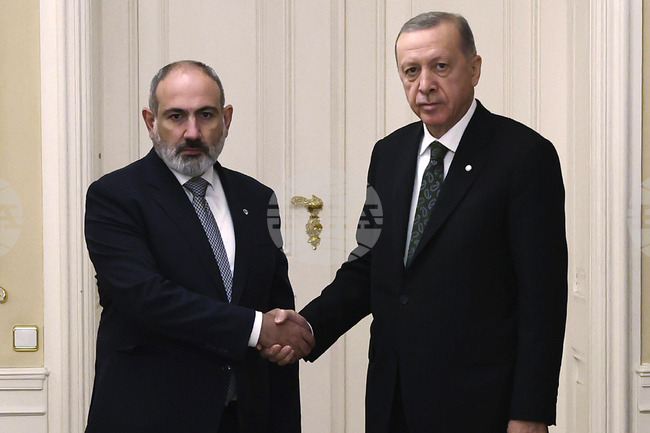 Ердоган се срещна с арменския премиер Никол Пашинян в Истанбул 