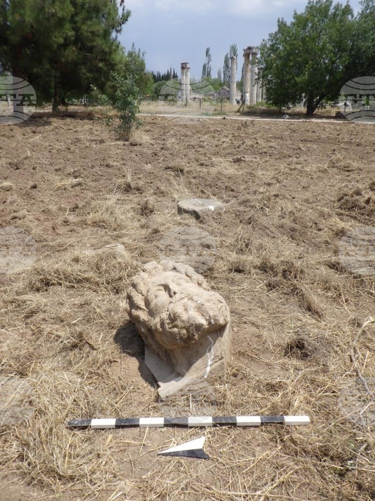 Огромна мраморна глава на бога Зевс бе открита в Югозападна Турция