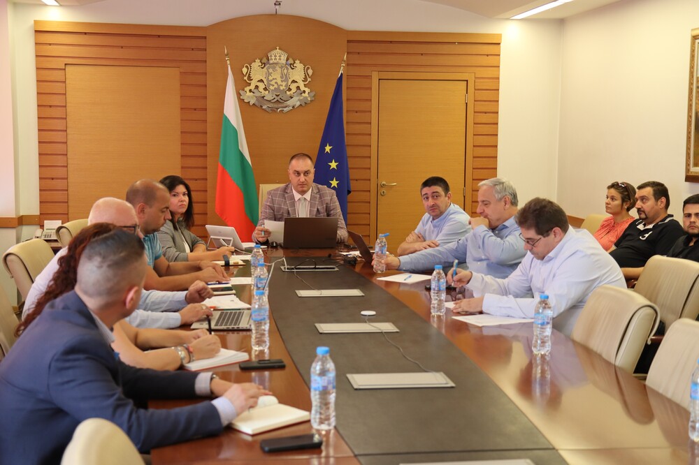 МЗХ: Зам.-министър Стратев призова животновъдите да спазват мерките срещу навлизането на чума по дребни преживни животни