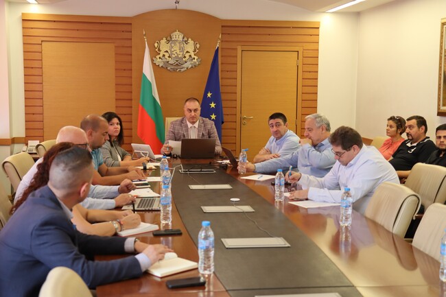 МЗХ: Зам.-министър Стратев призова животновъдите да спазват мерките срещу навлизането на чума по дребни преживни животни