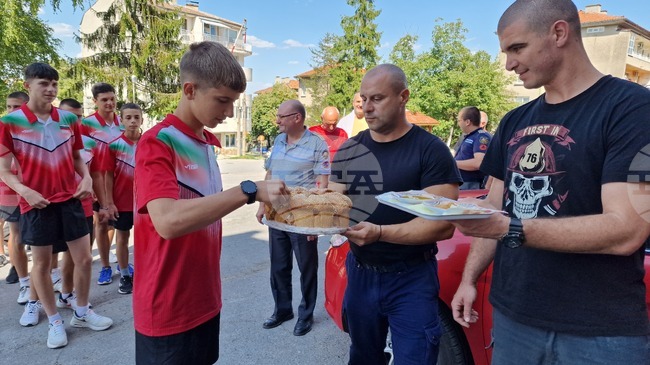 Шумен - Международно младежко състезание по пожароприложен спорт - отбор - посрещане 