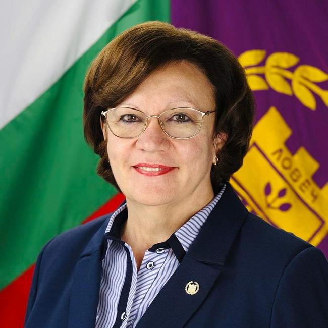 Община Ловеч: Традицията е жива и тя превръща в реалност добрите идеи, обърна се към банкерите кметът на Ловеч