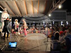 На 5 декември на пл. „Сава Младенов“ в гр. Тетевен грейна коледната елха, което символично постави началото на коледните и новогодишни празници в общината