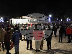 На 5 декември на пл. „Сава Младенов“ в гр. Тетевен грейна коледната елха, което символично постави началото на коледните и новогодишни празници в общината