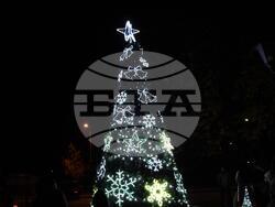 На 5 декември на пл. „Сава Младенов“ в гр. Тетевен грейна коледната елха, което символично постави началото на коледните и новогодишни празници в общината
