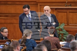 Парламент - извънредно заседание