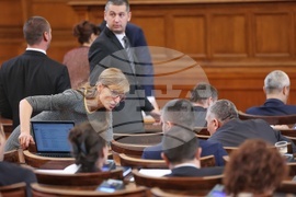 Парламент - извънредно заседание