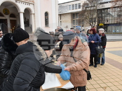 Благотворително в Ловеч раздадоха 120 порции рибена чорба по повод Никулден