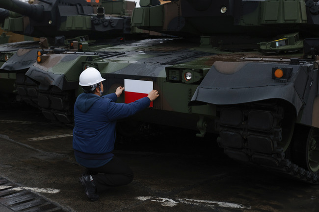 Полският министър на отбраната говори за вероятно ново оръжейно споразумение с Южна Корея