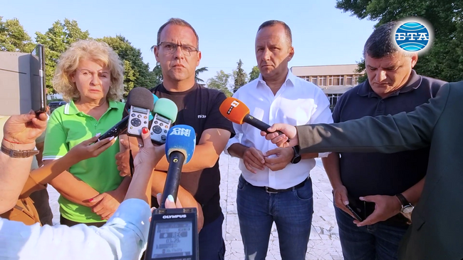 Продължава разпространението на пожара в община Струмяни и все още има опасност за населените места, съобщи комисар Валентин Василев