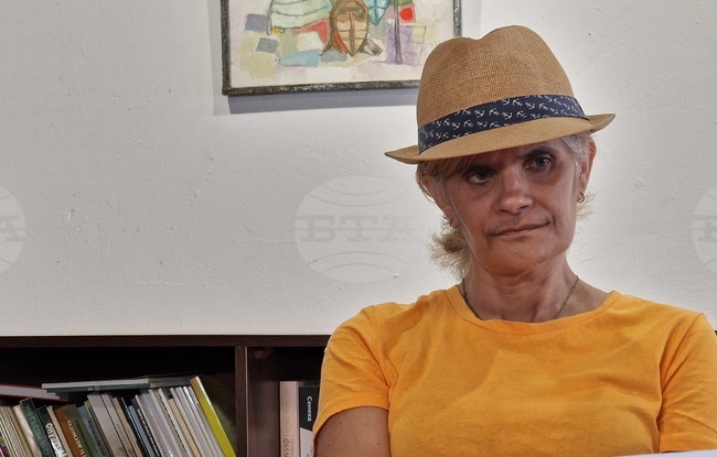 Поетично матине, посветено на Деня на влюбените и виното, е организирано от „Клуб култура за Шумен"