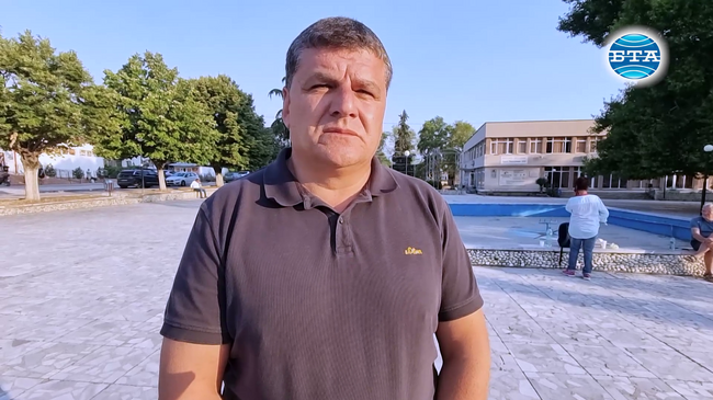 За момента държим под внимание пожарът да не стигне до селата Цапарево и Гореме, каза за БТА кметът на община Струмяни Емил Илиев