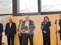 Министърът на културата проф. Велислав Минеков откри днес в Националния дворец на културата 49-ия Софийски международен панаир на книгата 