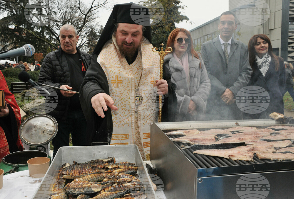 Бургас - Никулден - освещаване на никулденската трапеза