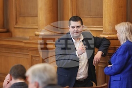 Парламент - извънредно заседание