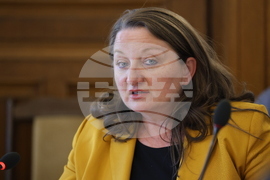 Народно събрание  - Комисия по труда и социалната политика - заседание - Деница Сачева